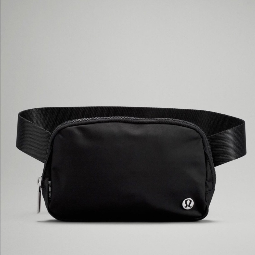 NWT Lululemon Everywhere Belt Bag in Black